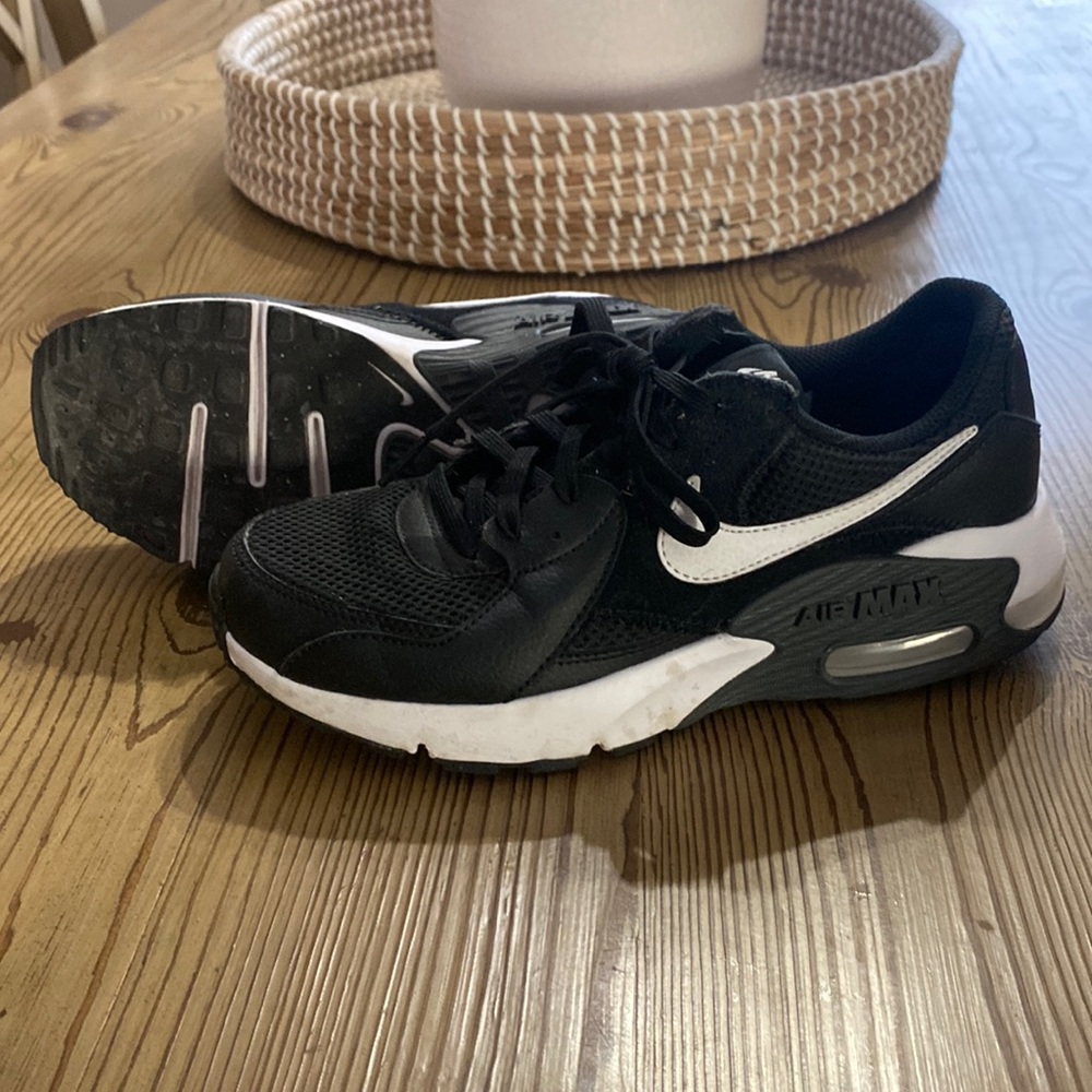Woman’s Nike air max size 7 shoe